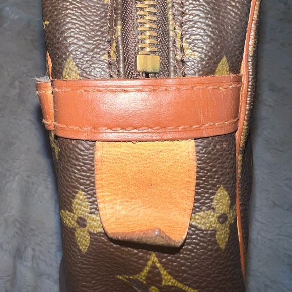 Authentic Louis Vuitton Monogram Cosmetic Clutch | Vintage - Picture 13 of 16